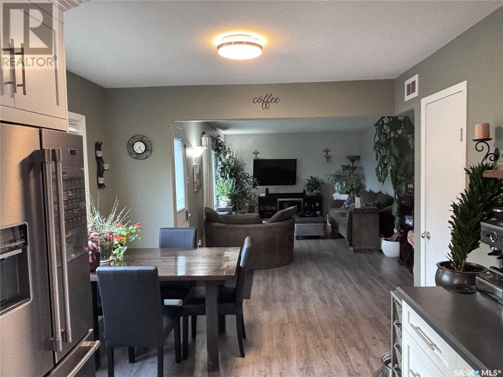 Single Family House Bungalow for Sale in  th AVENUE NW Swift Current 