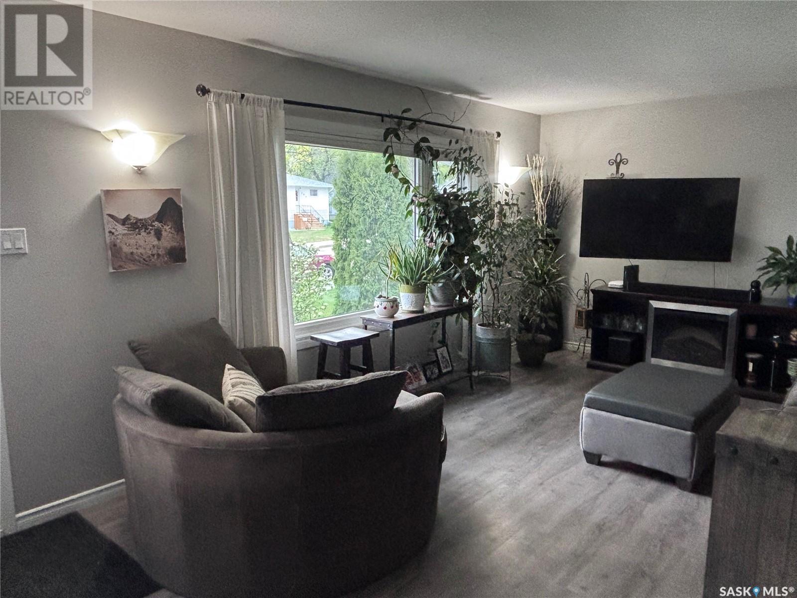 Single Family House Bungalow for Sale in  th AVENUE NW Swift Current 
