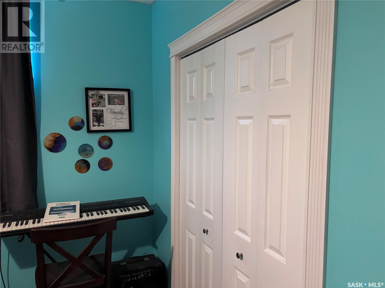 Single Family House Bungalow for Sale in  th AVENUE NW Swift Current 