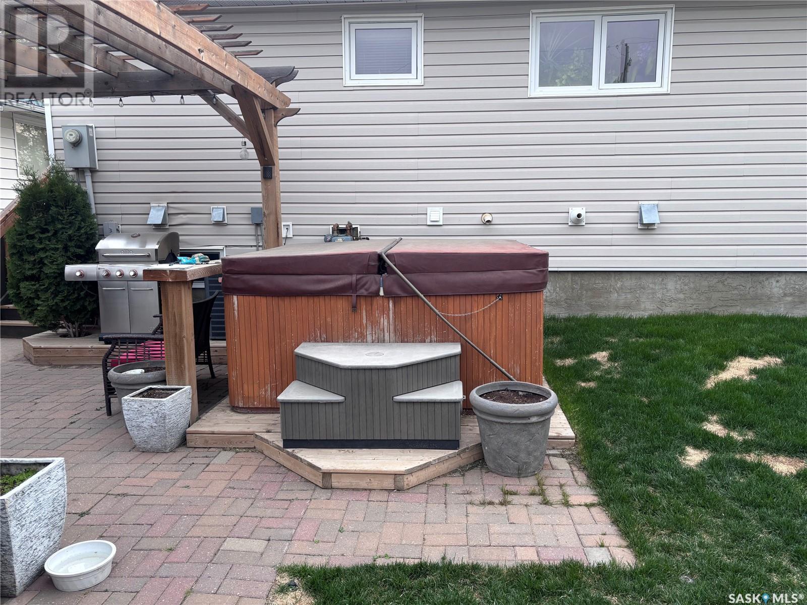 Single Family House Bungalow for Sale in  th AVENUE NW Swift Current 