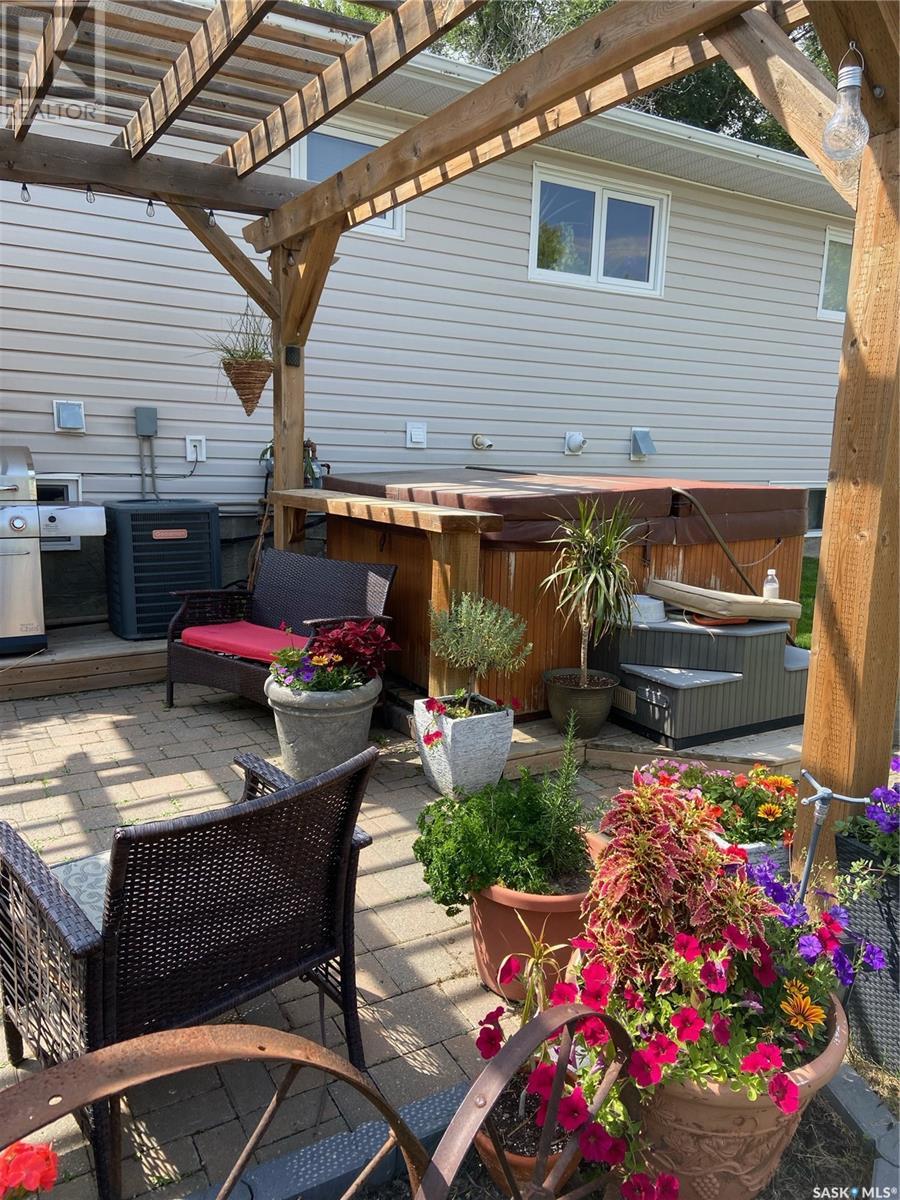 Single Family House Bungalow for Sale in  th AVENUE NW Swift Current 