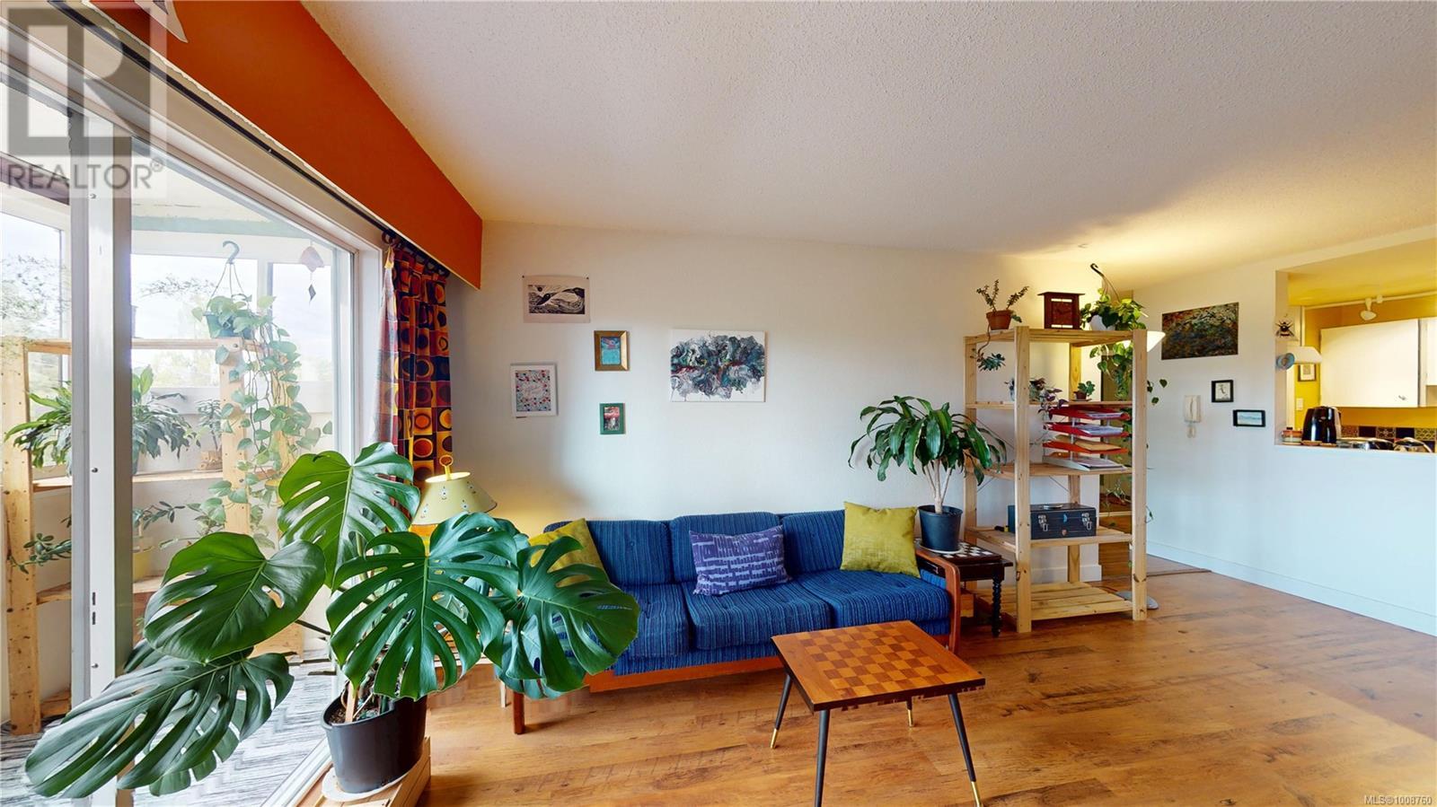 Photo 5 of 203 1012 Pakington St, Victoria BC