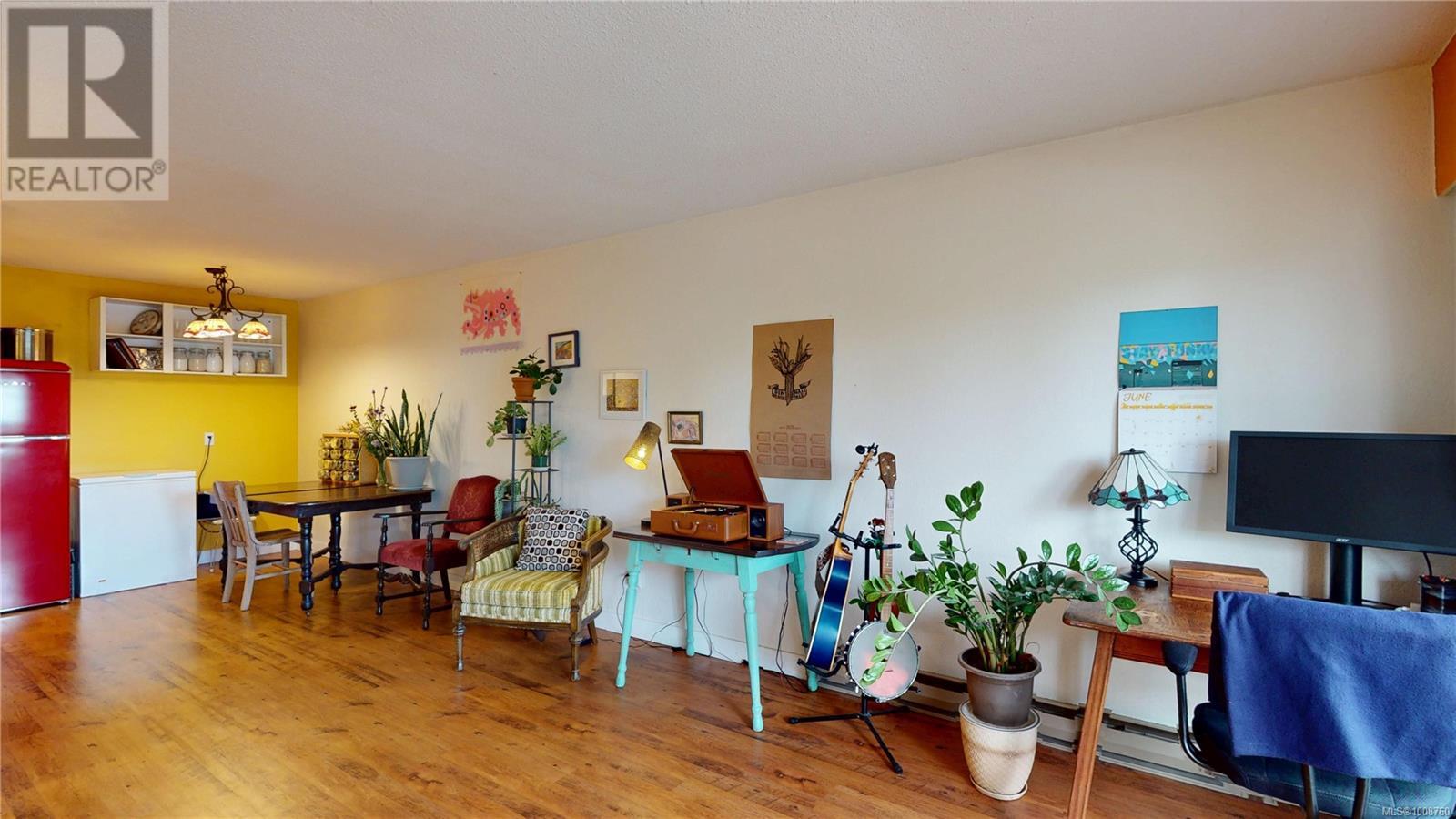 Photo 6 of 203 1012 Pakington St, Victoria BC