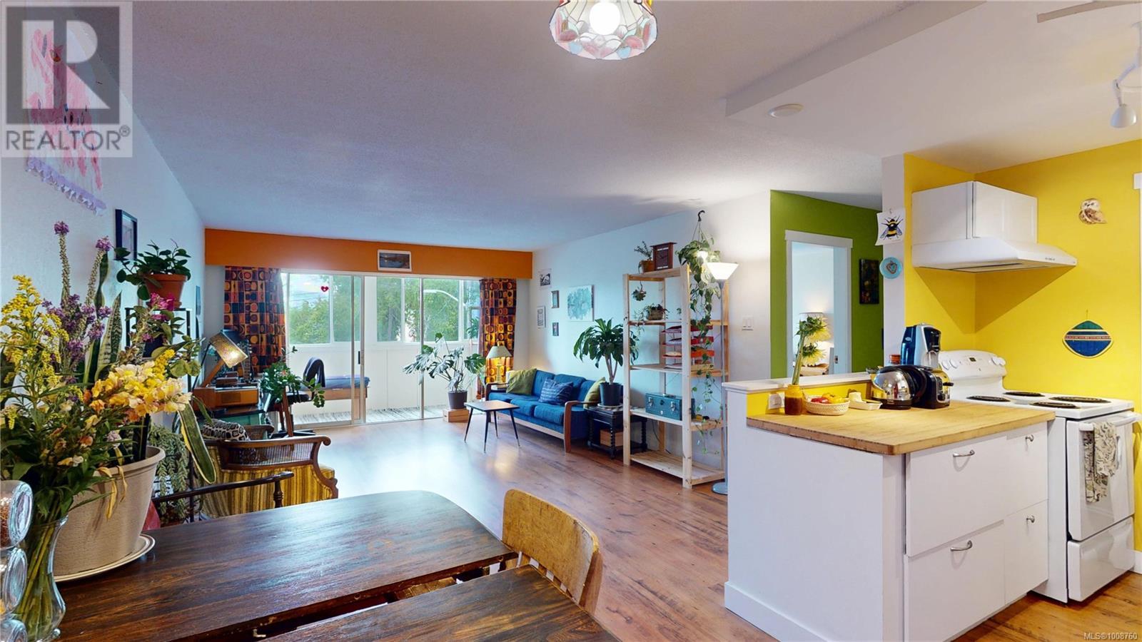 Photo 7 of 203 1012 Pakington St, Victoria BC
