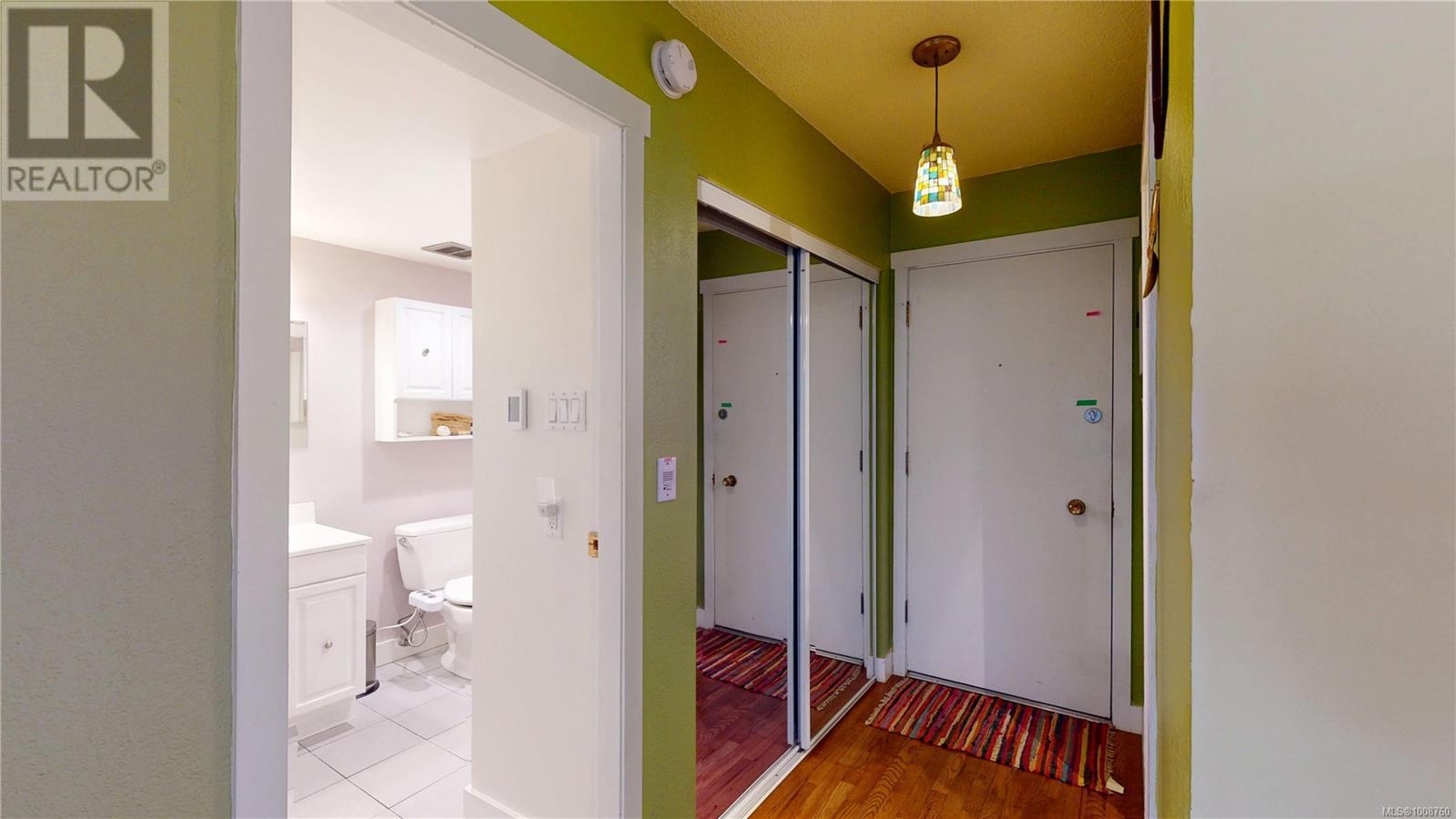 Photo 18 of 203 1012 Pakington St, Victoria BC