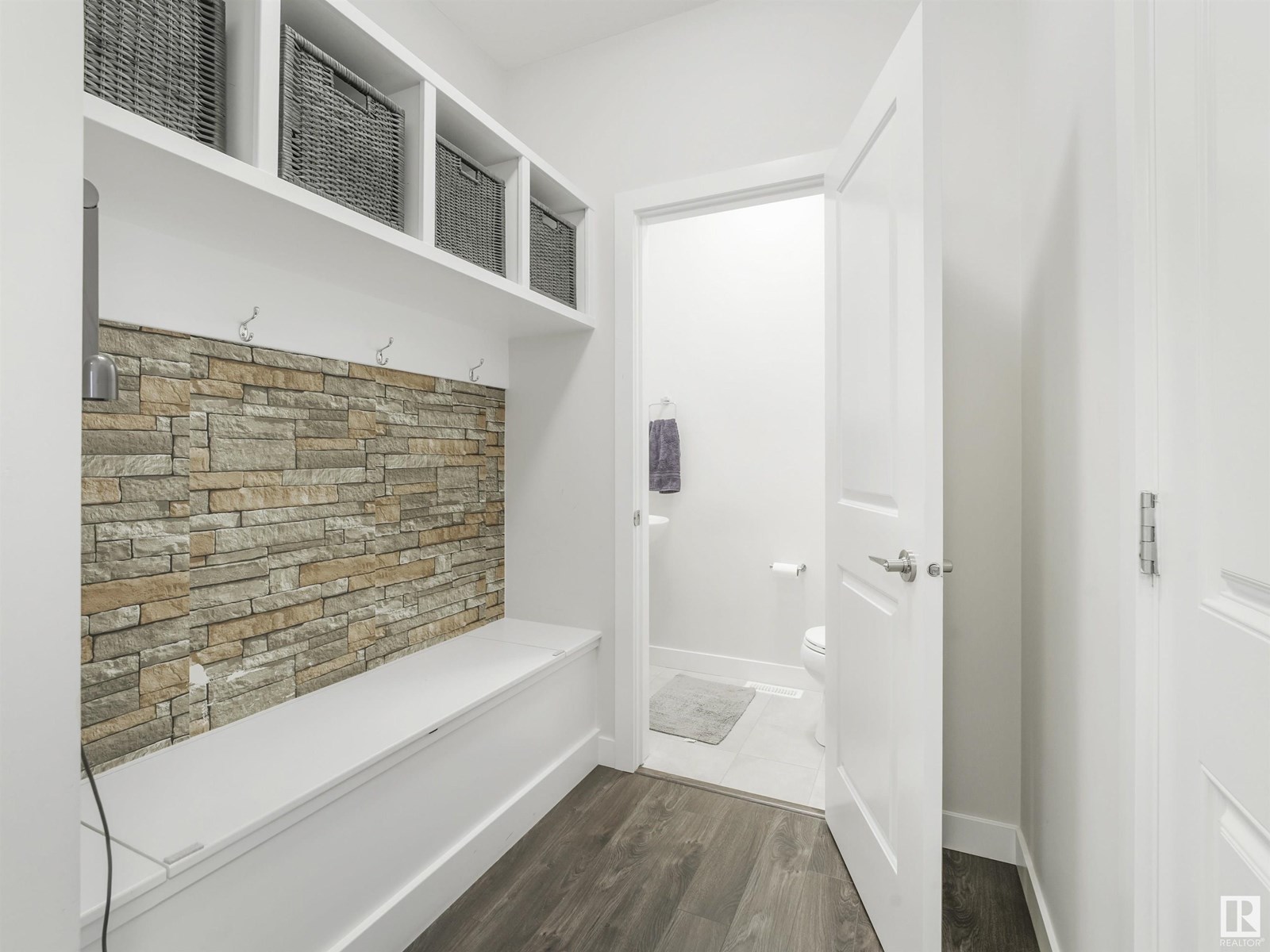 Photo 9 of 1815 Keene Cr Sw, Edmonton AB