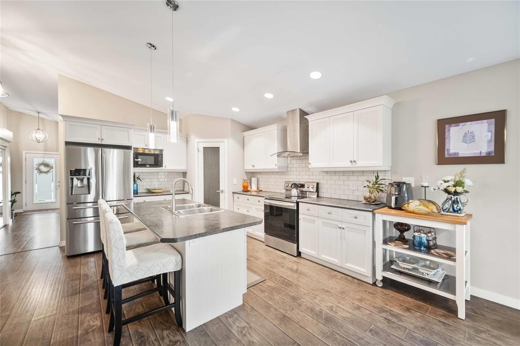 Photo 19 of 113 Willow Creek Road, Winnipeg MB