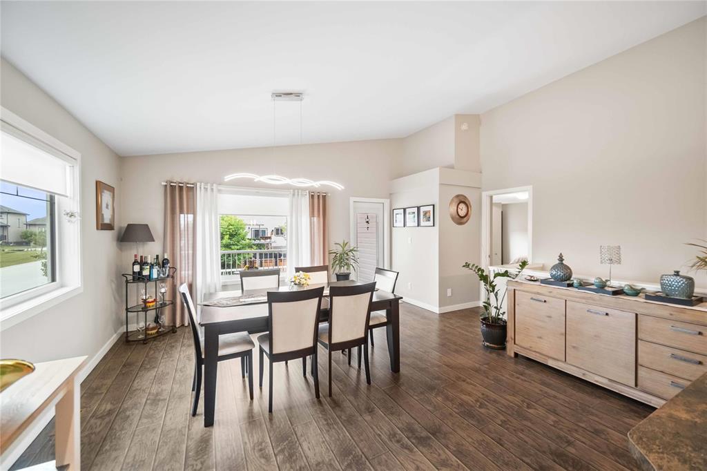 Photo 3 of 113 Willow Creek Road, Winnipeg MB