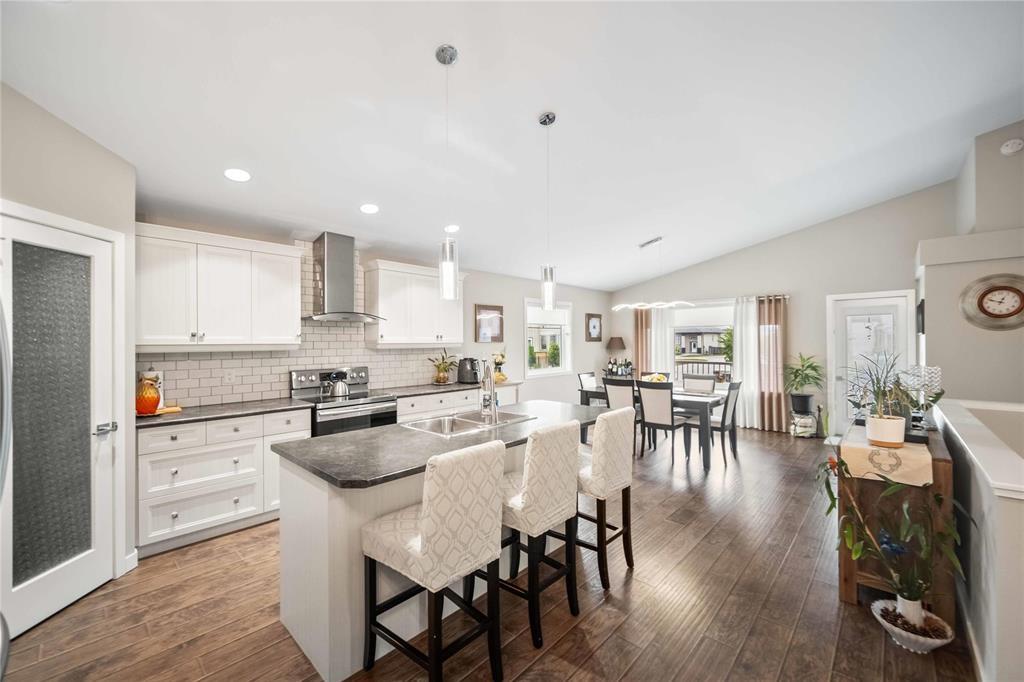 Photo 21 of 113 Willow Creek Road, Winnipeg MB