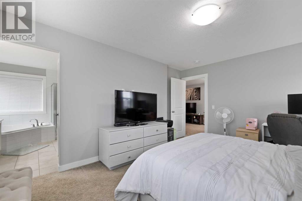 Photo 16 of 354 Kings Heights Drive, Airdrie AB