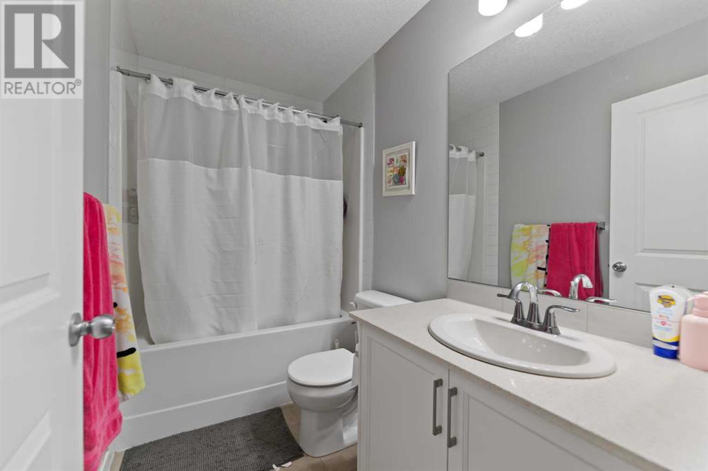 Photo 6 of 354 Kings Heights Drive, Airdrie AB