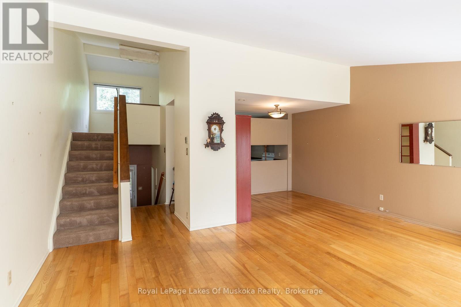 Photo 10 of 11 26 Herman Avenue, Huntsville ON