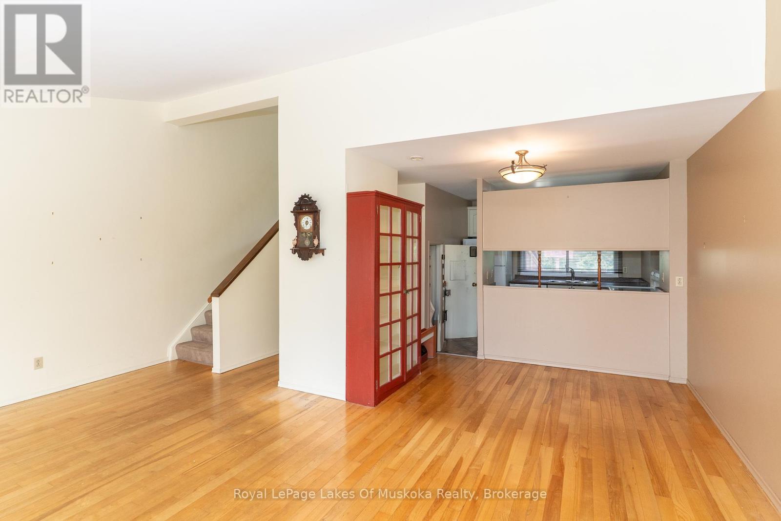 Photo 12 of 11 26 Herman Avenue, Huntsville ON