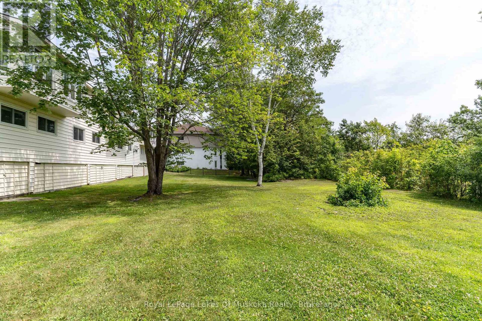 Photo 33 of 11 26 Herman Avenue, Huntsville ON