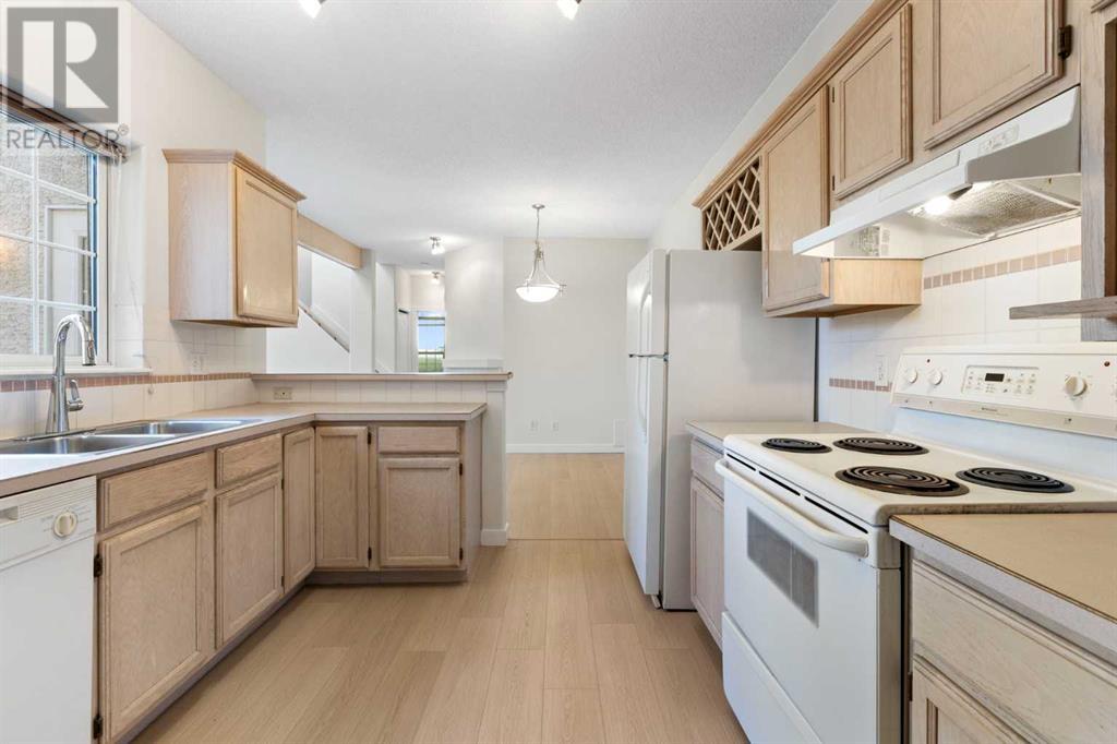 Single Family House for Sale in   Sirocco Drive Signal Hill Calgary 