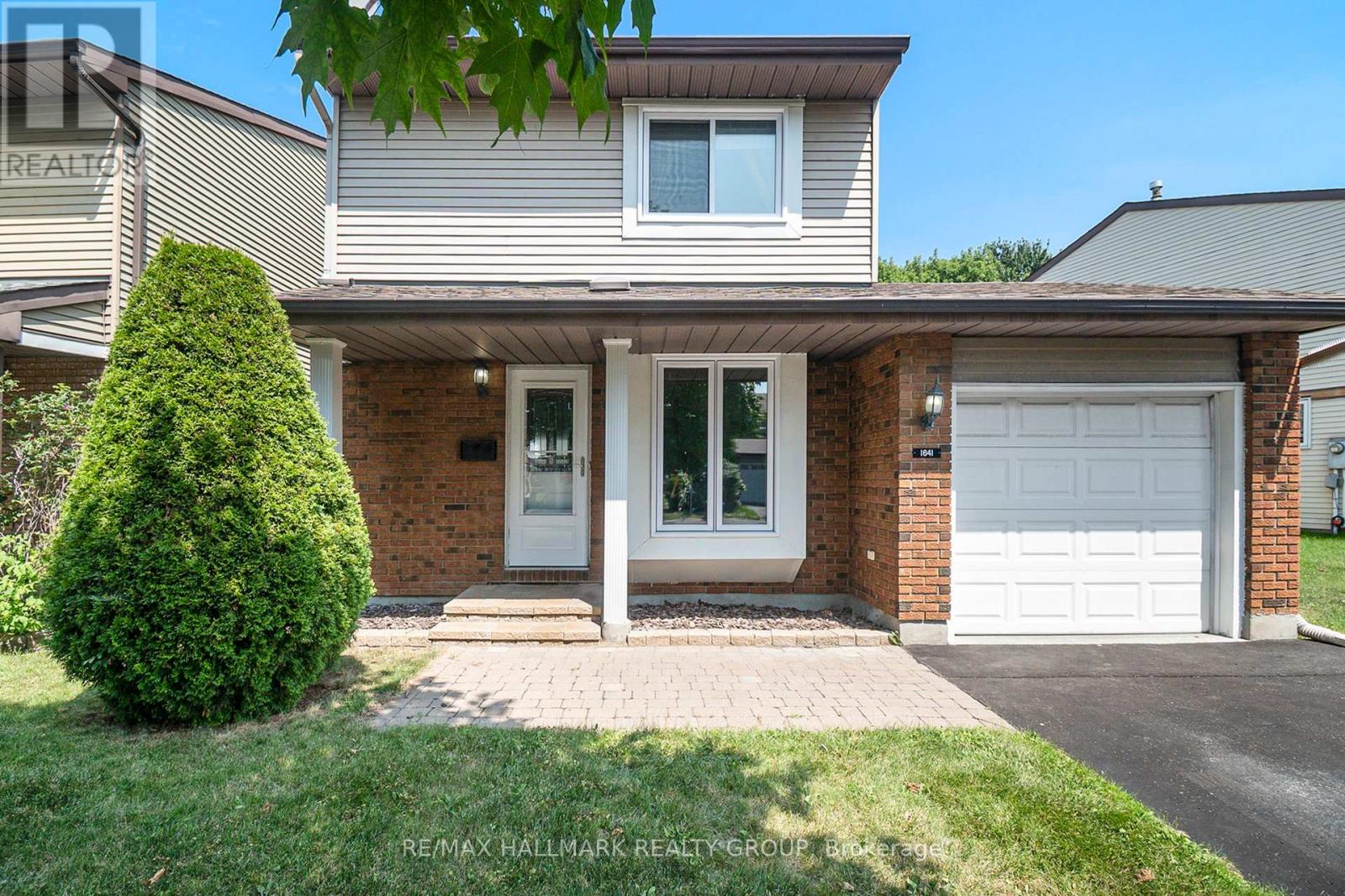 1641 Saxony Cr, nice curb appeal