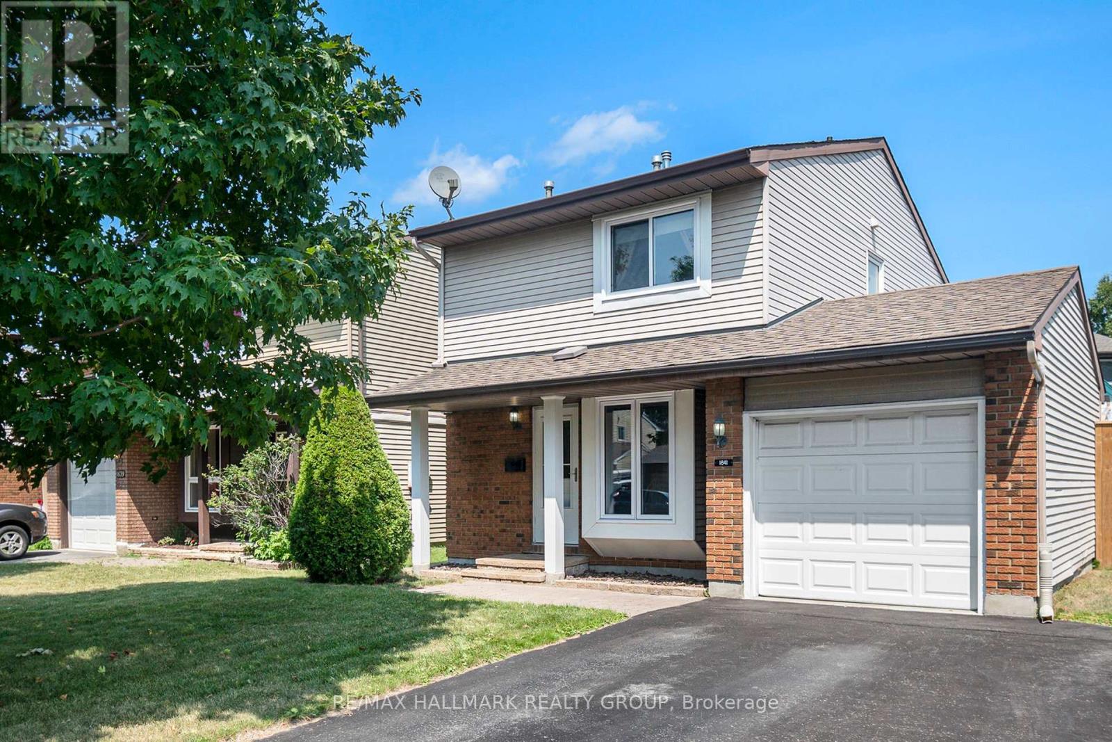 Interlock sitting area, parking for 4 in driveway