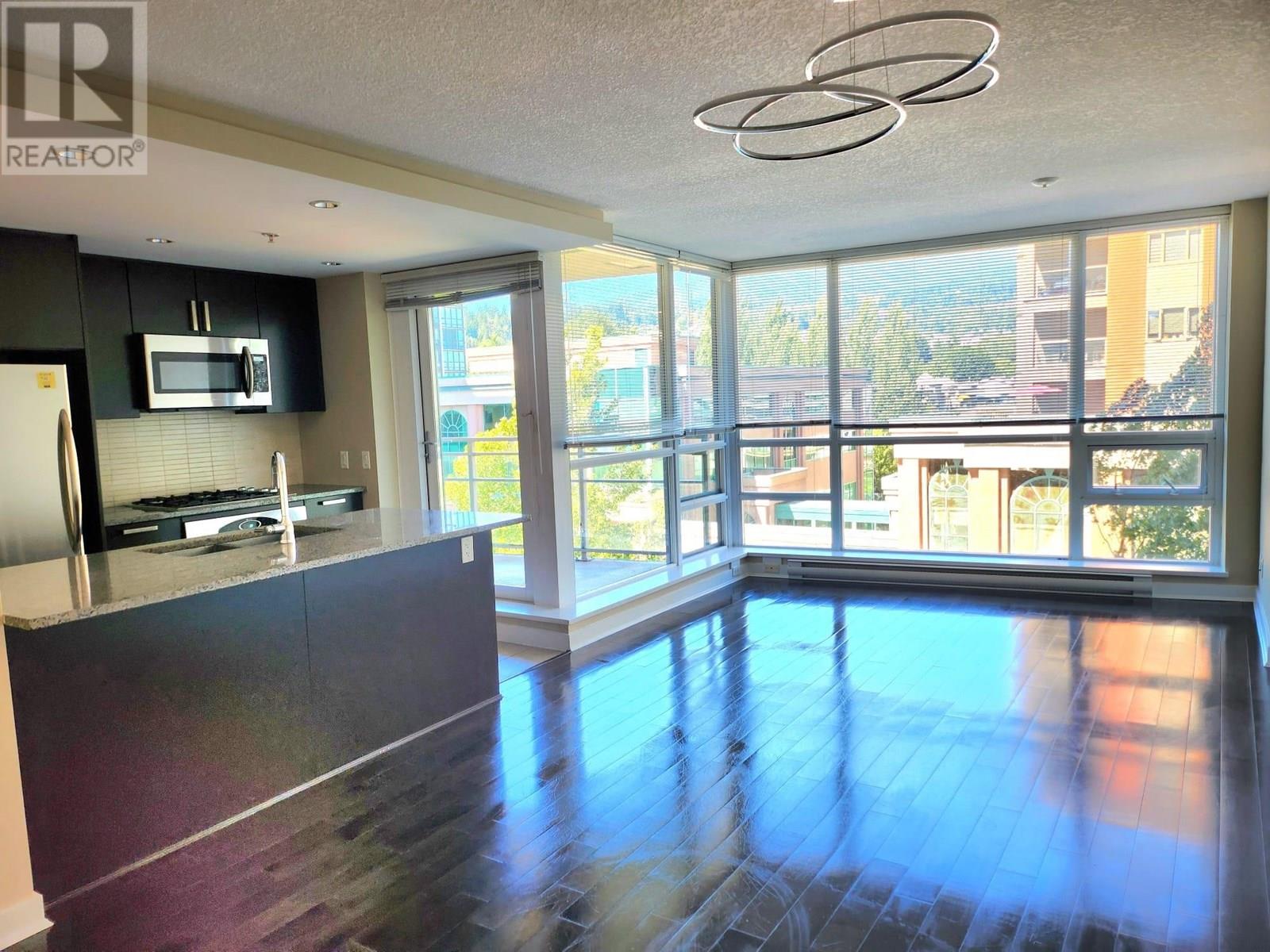 Photo 13 of 701 2978 Glen Drive, Coquitlam BC