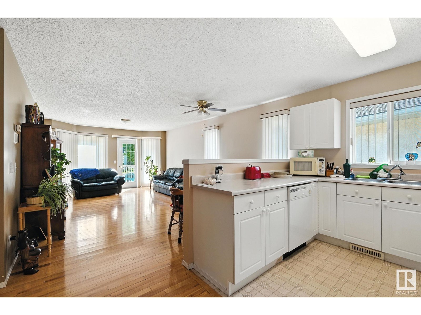 Photo 14 of 2 14428 Miller Blvd Nw, Edmonton AB