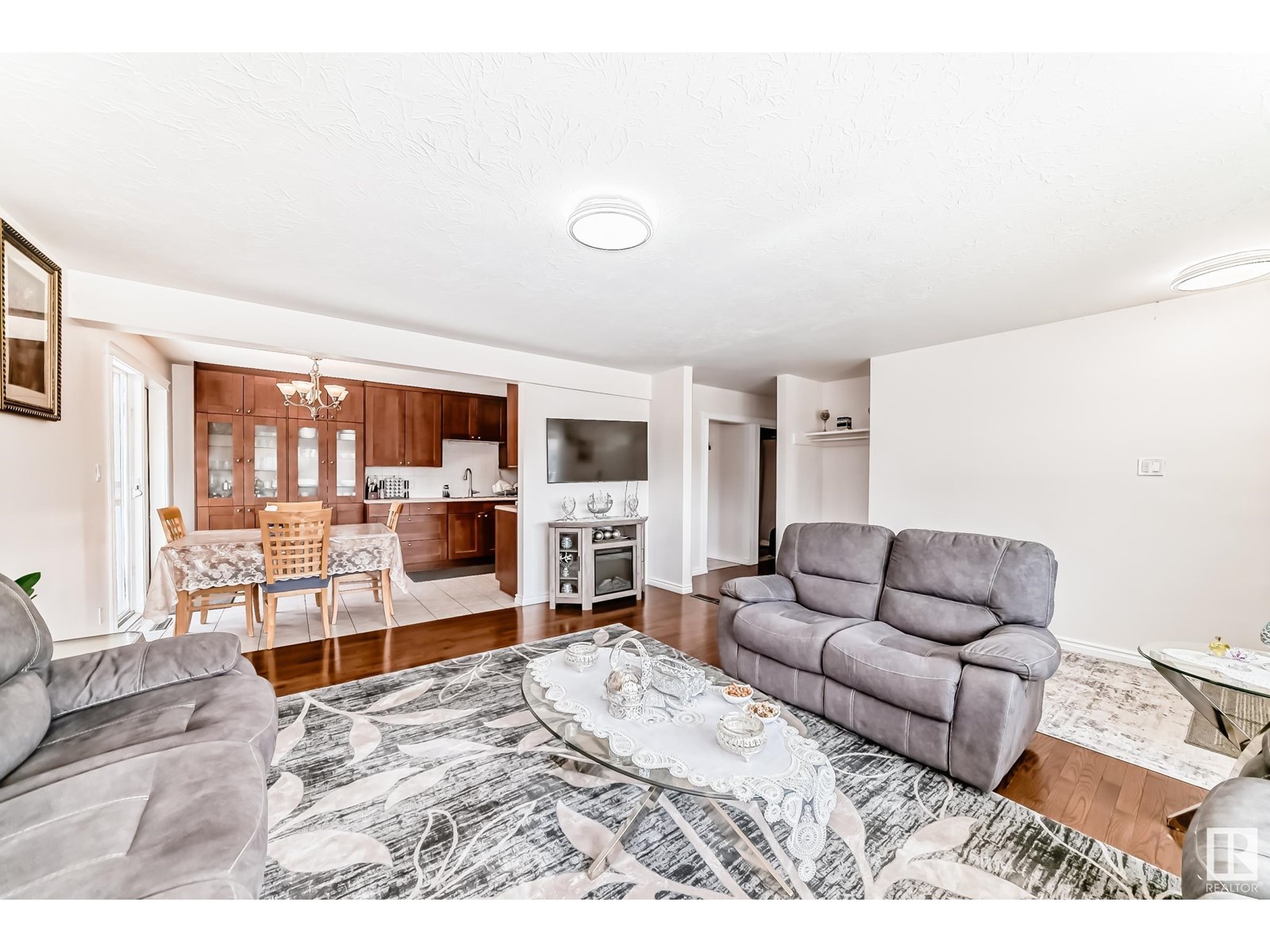 Photo 13 of 13410 134 Av Nw, Edmonton AB