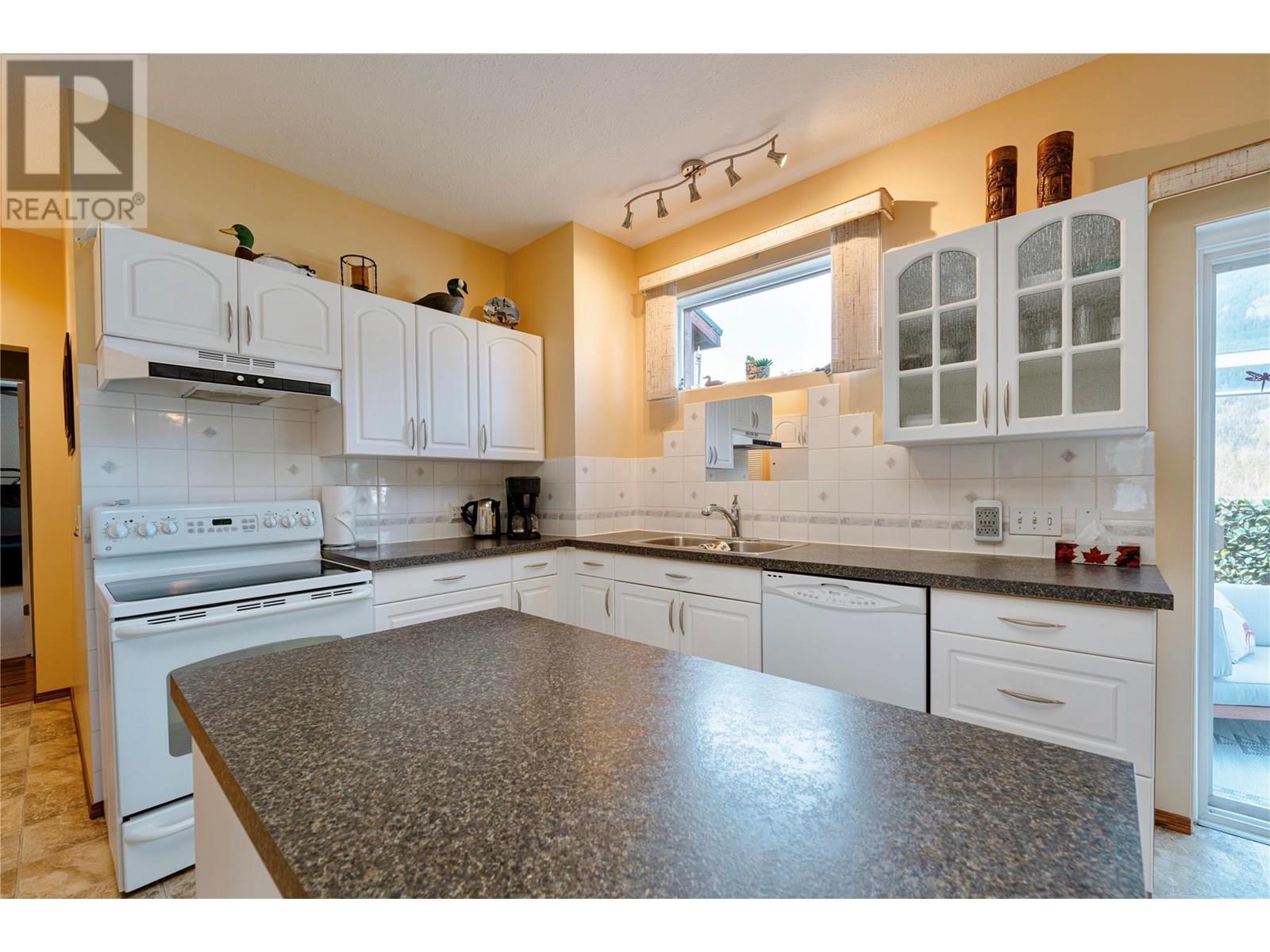 Photo 6 of 314 Finlayson Street, Sicamous BC