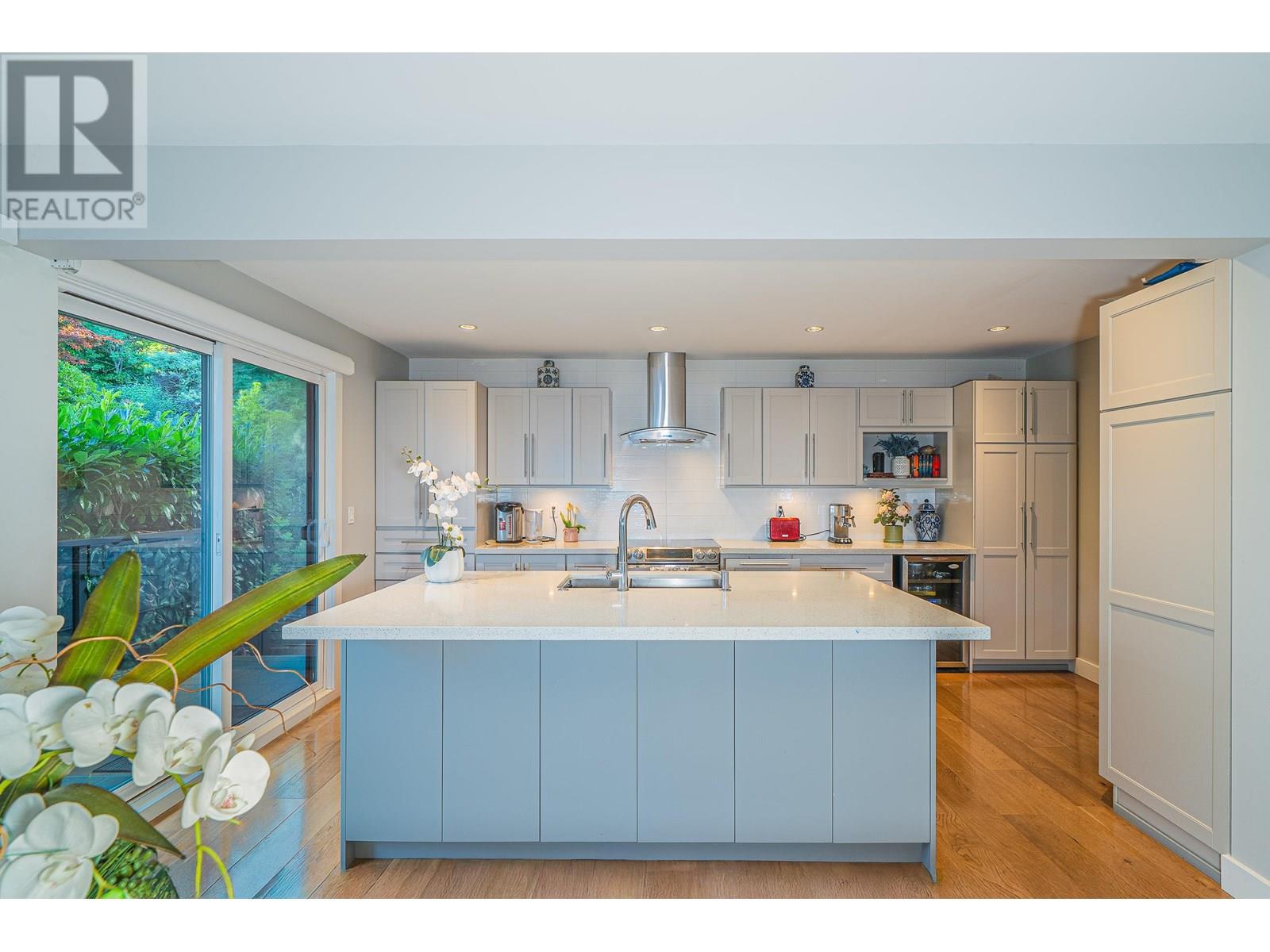 18 2214 FOLKESTONE WAY, West Vancouver