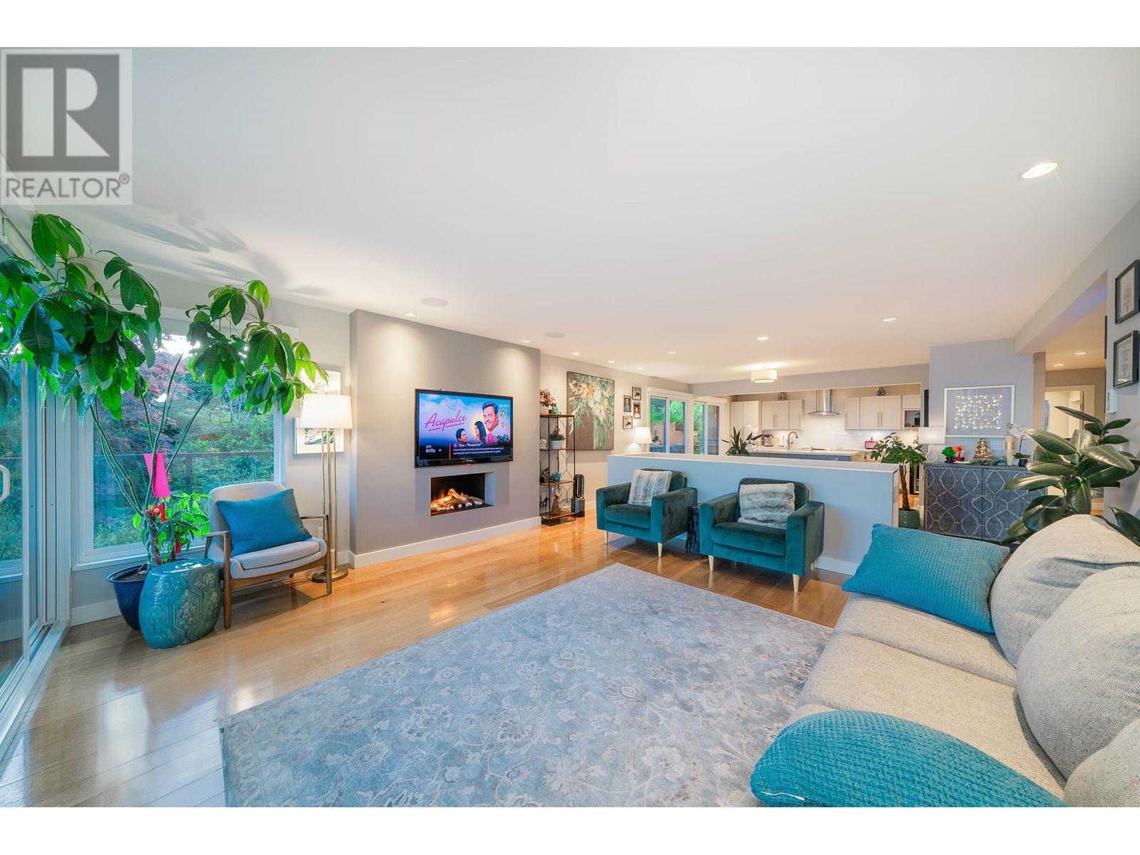18 2214 FOLKESTONE WAY, West Vancouver