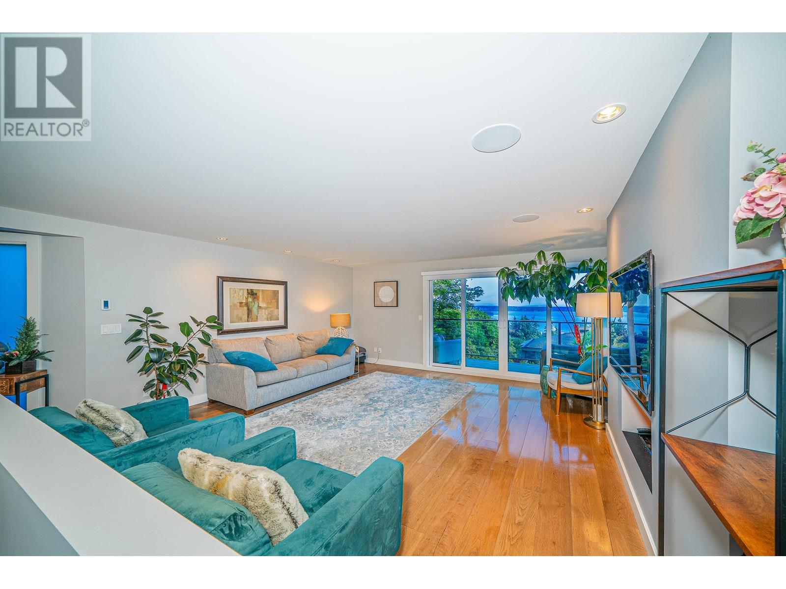 18 2214 FOLKESTONE WAY, West Vancouver