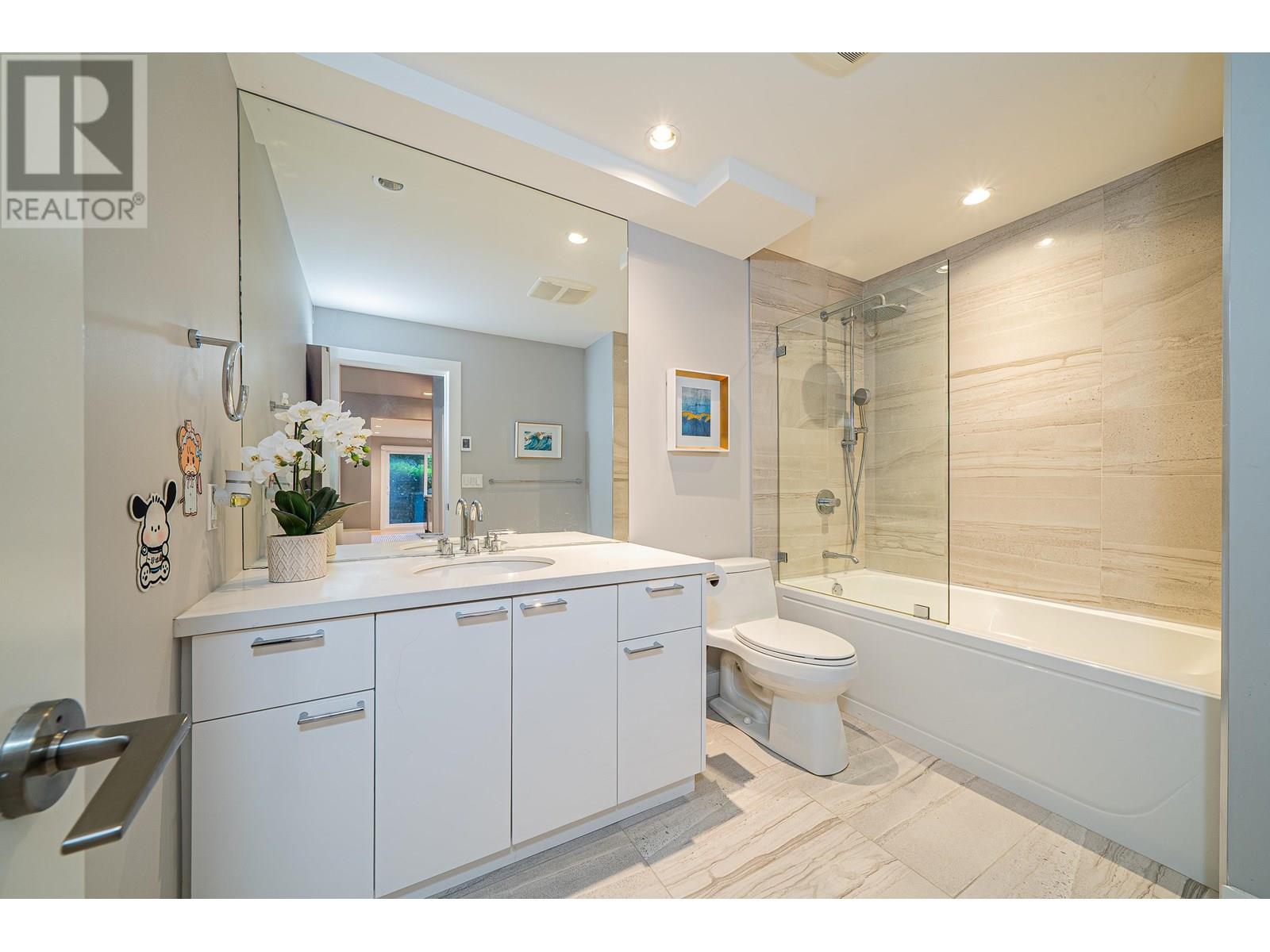 18 2214 FOLKESTONE WAY, West Vancouver