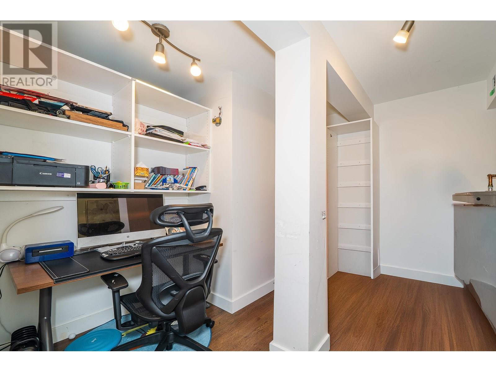 18 2214 FOLKESTONE WAY, West Vancouver