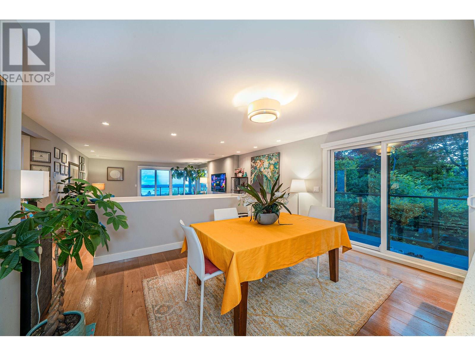 18 2214 FOLKESTONE WAY, West Vancouver