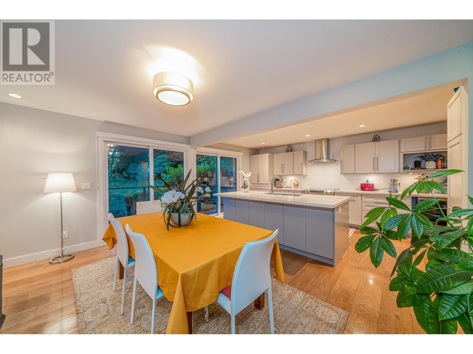 18 2214 FOLKESTONE WAY, West Vancouver