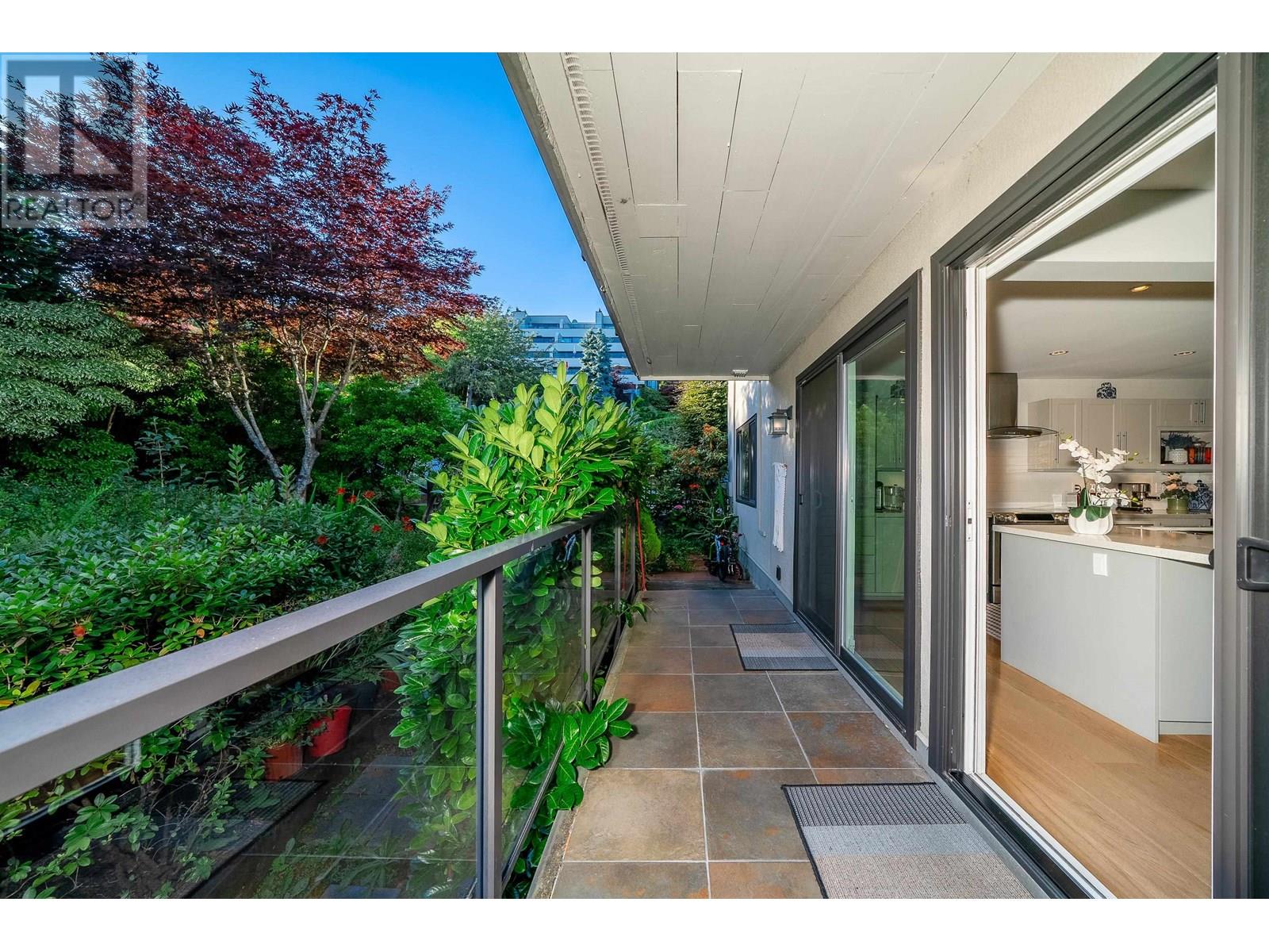 18 2214 FOLKESTONE WAY, West Vancouver