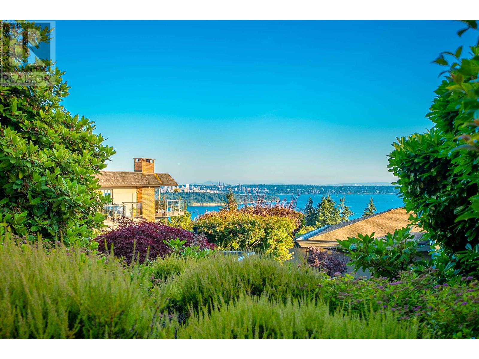 18 2214 FOLKESTONE WAY, West Vancouver
