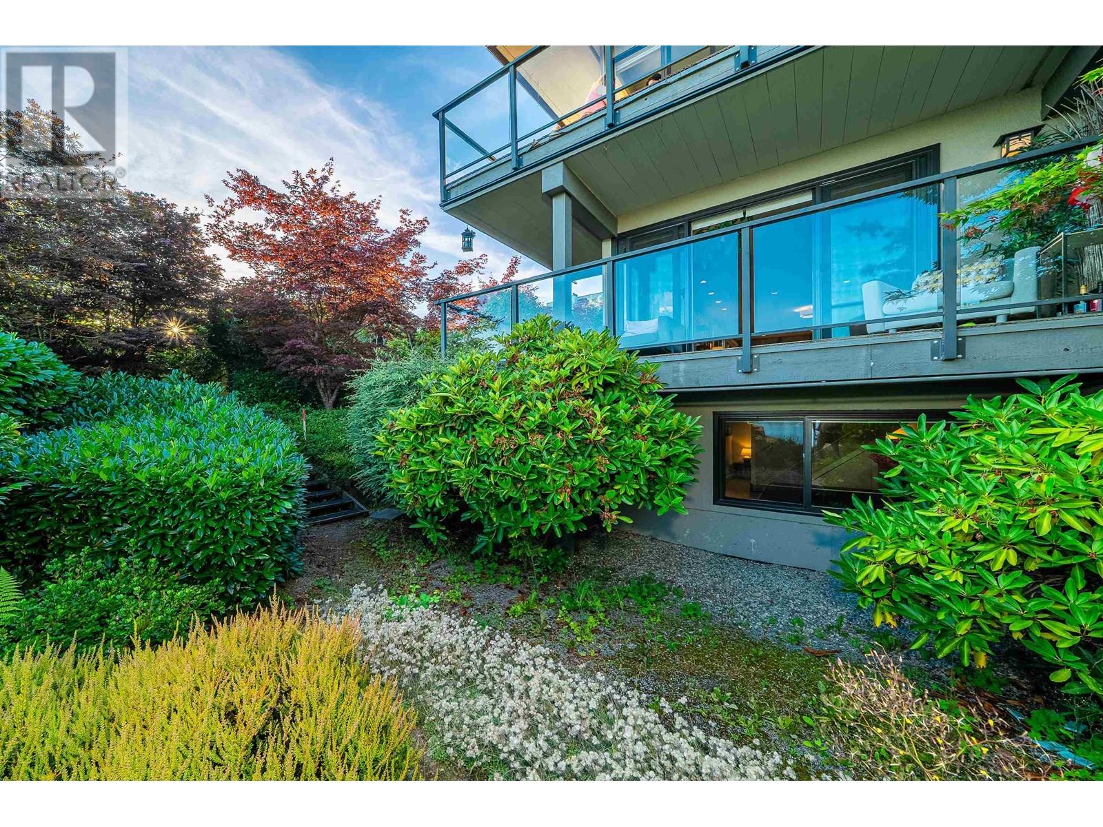 18 2214 FOLKESTONE WAY, West Vancouver