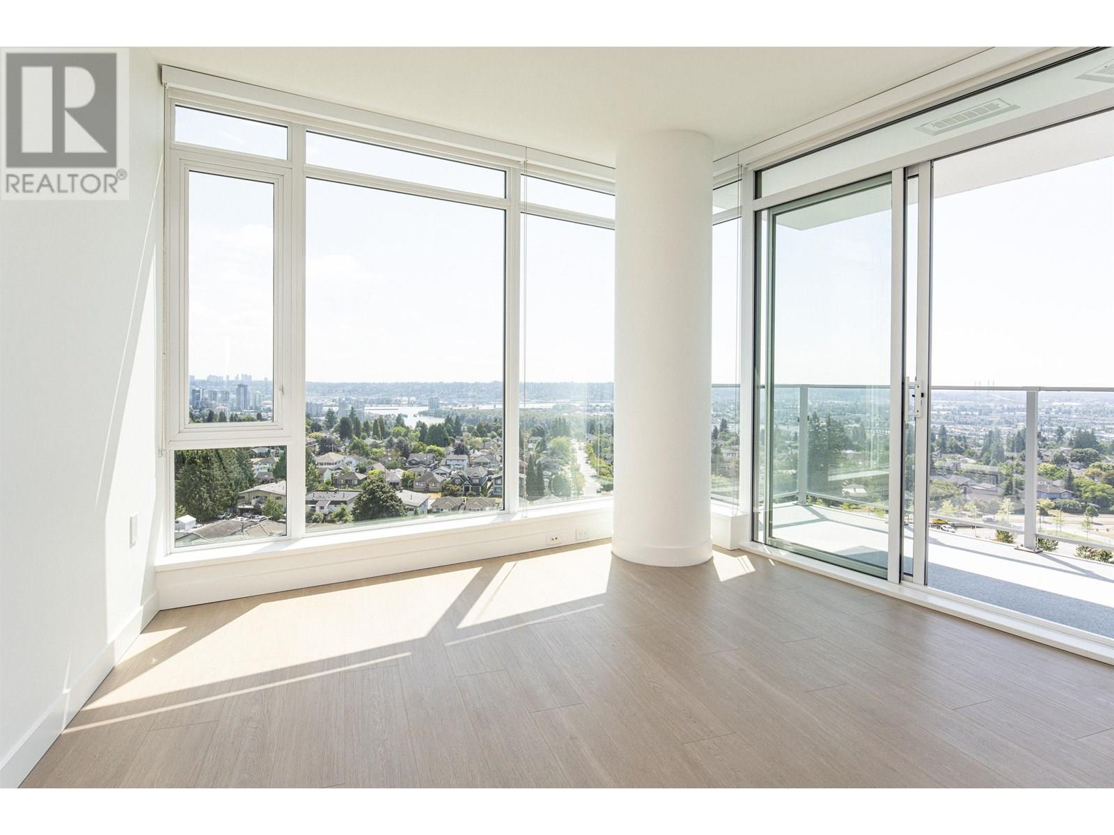 Photo 10 of 1306 7683 Park Crescent, Burnaby BC