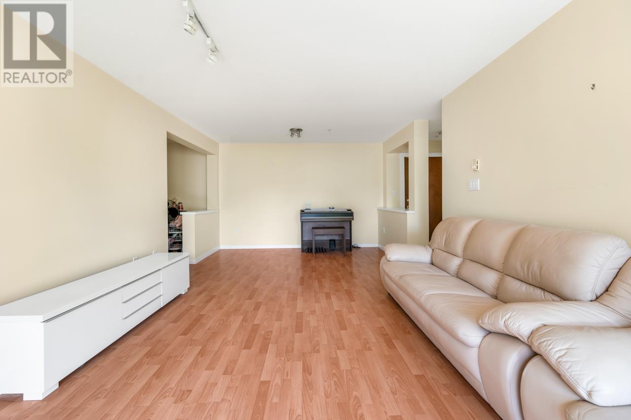 Photo 6 of 5304 5111 Garden City Road, Richmond BC