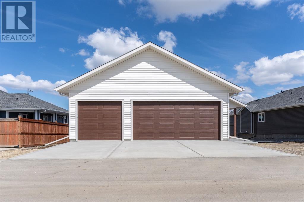 Photo 3 of 2506 62 Street, Camrose AB