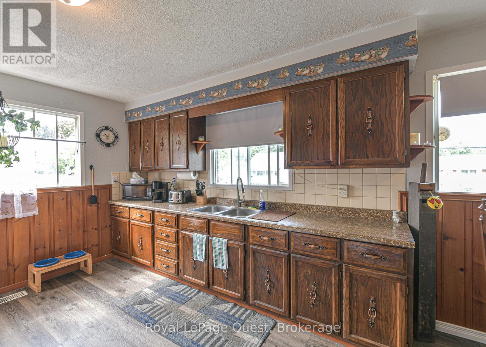 Photo 20 of 129 Simcoe Street, Orillia ON