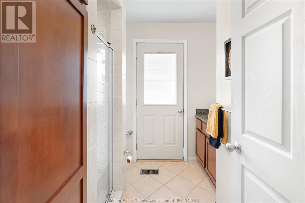 Photo 4 of 244 Robson Road, Leamington ON