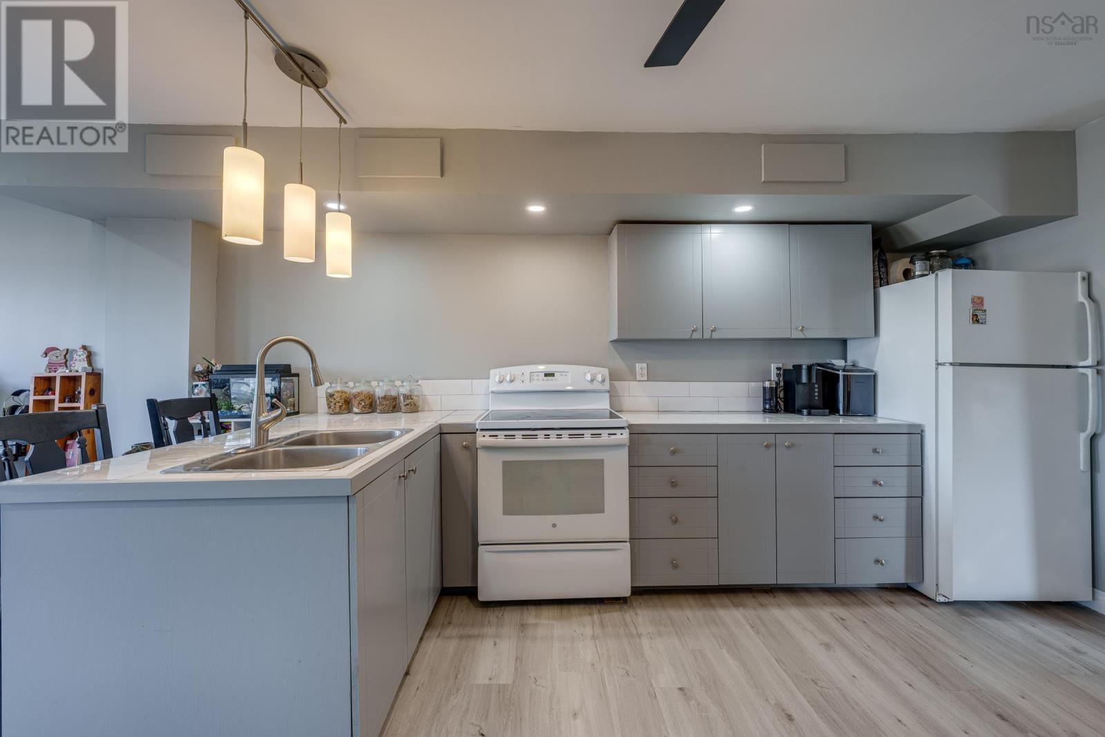 Property 12 of 33 of 4574 Highway 1