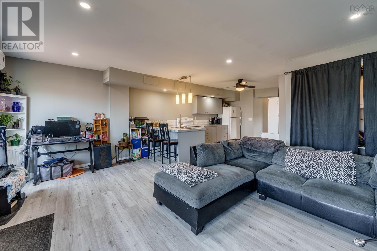 Property 17 of 33 of 4574 Highway 1