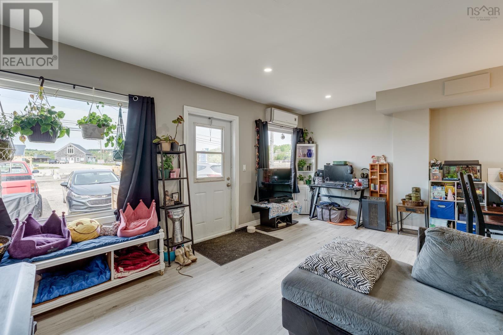 Property 18 of 33 of 4574 Highway 1