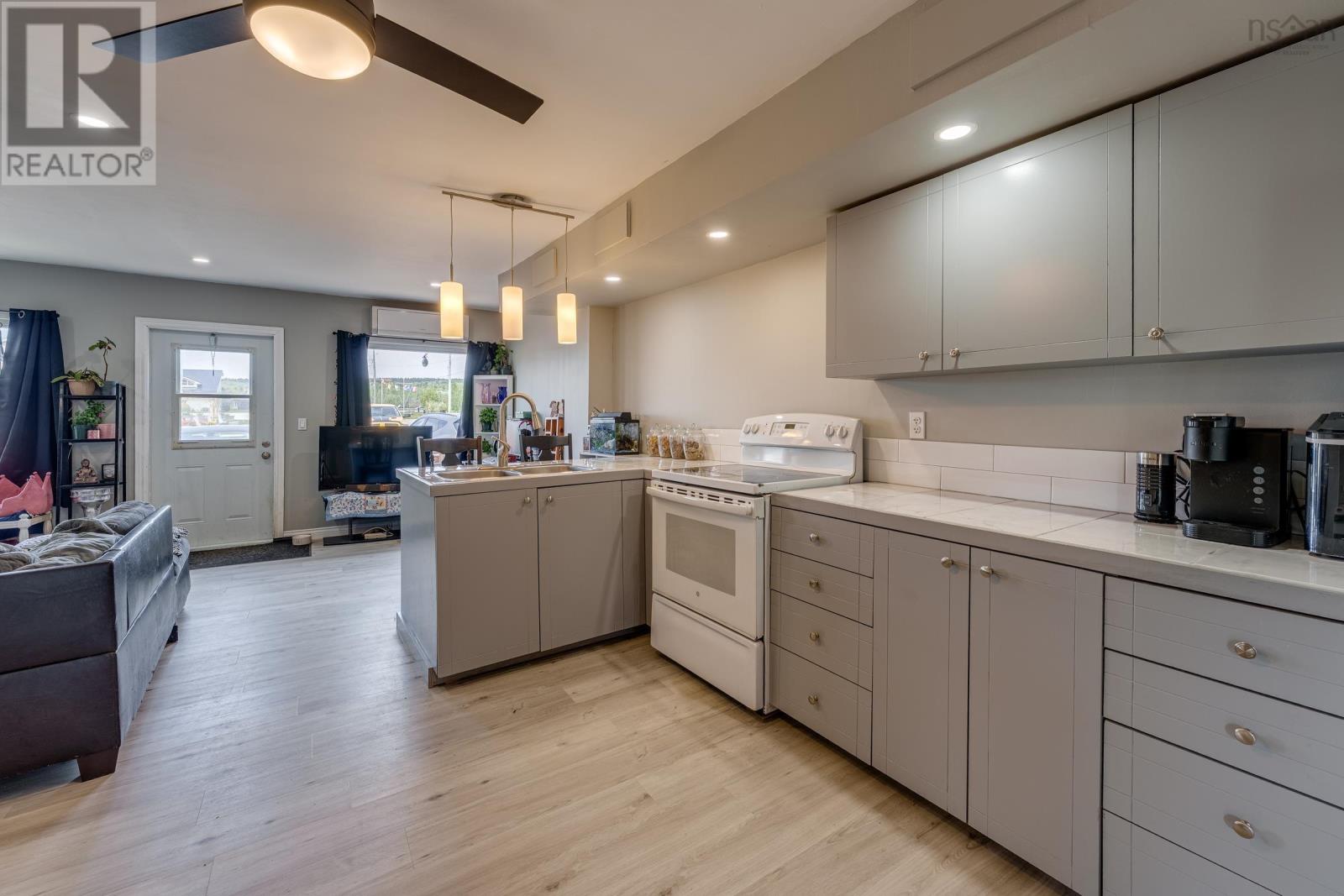 Property 14 of 33 of 4574 Highway 1