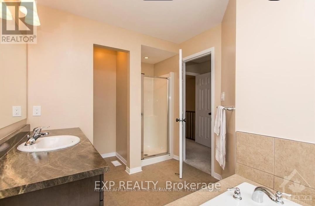 Photo 3 of 296 Losino Crescent, Ottawa ON