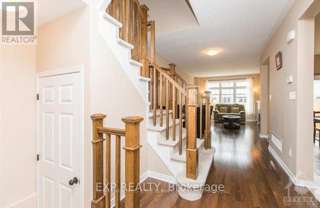 Photo 12 of 296 Losino Crescent, Ottawa ON