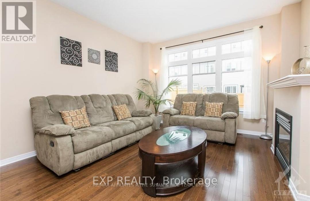 Photo 8 of 296 Losino Crescent, Ottawa ON