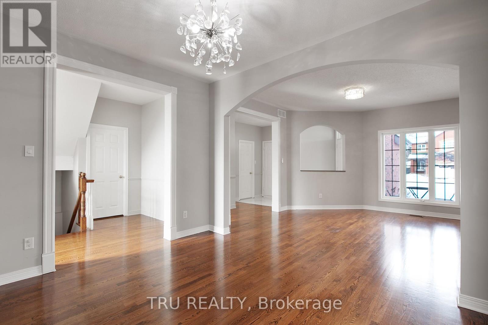 Photo 10 of 28 Borealis Crescent, Ottawa ON