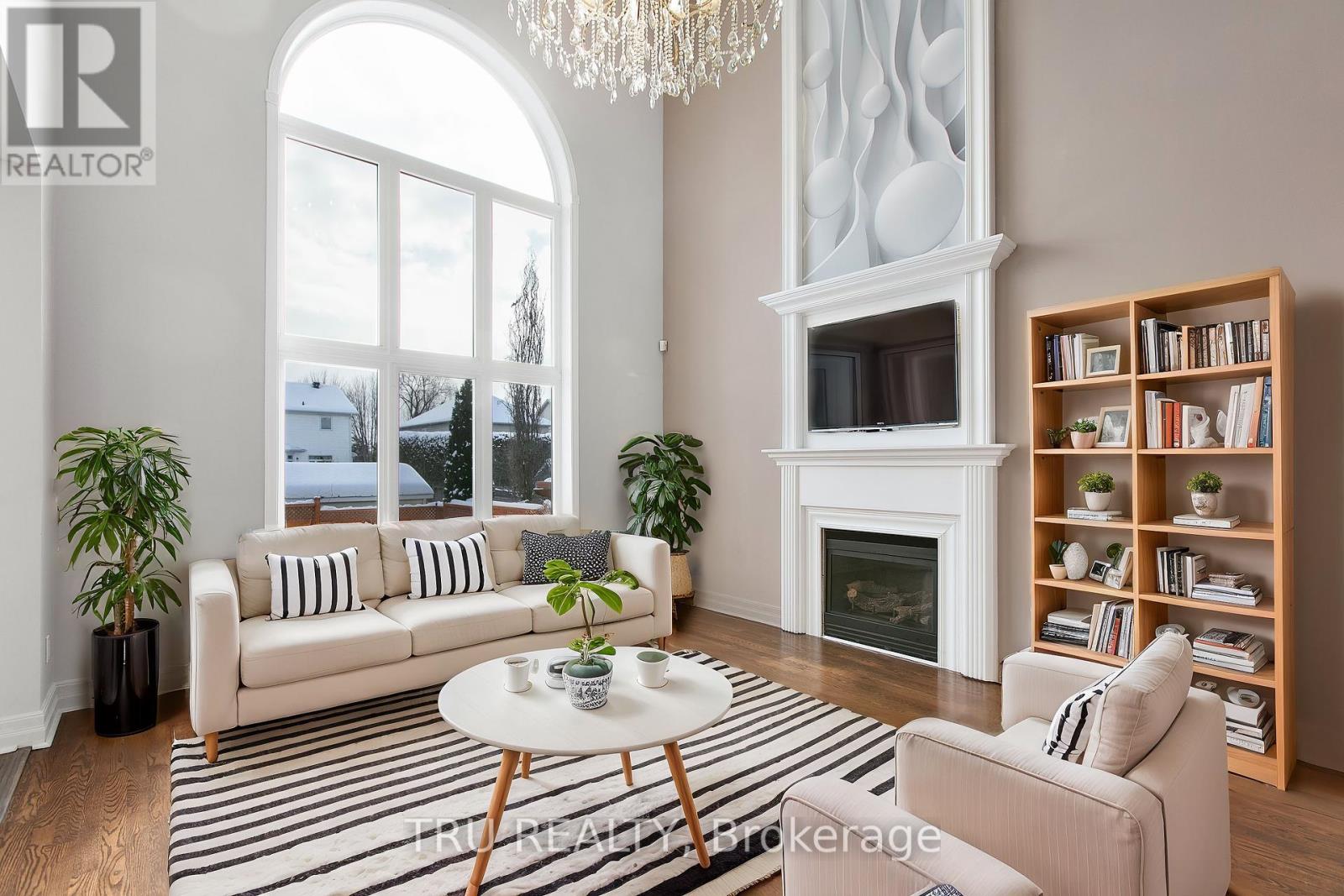 Photo 11 of 28 Borealis Crescent, Ottawa ON