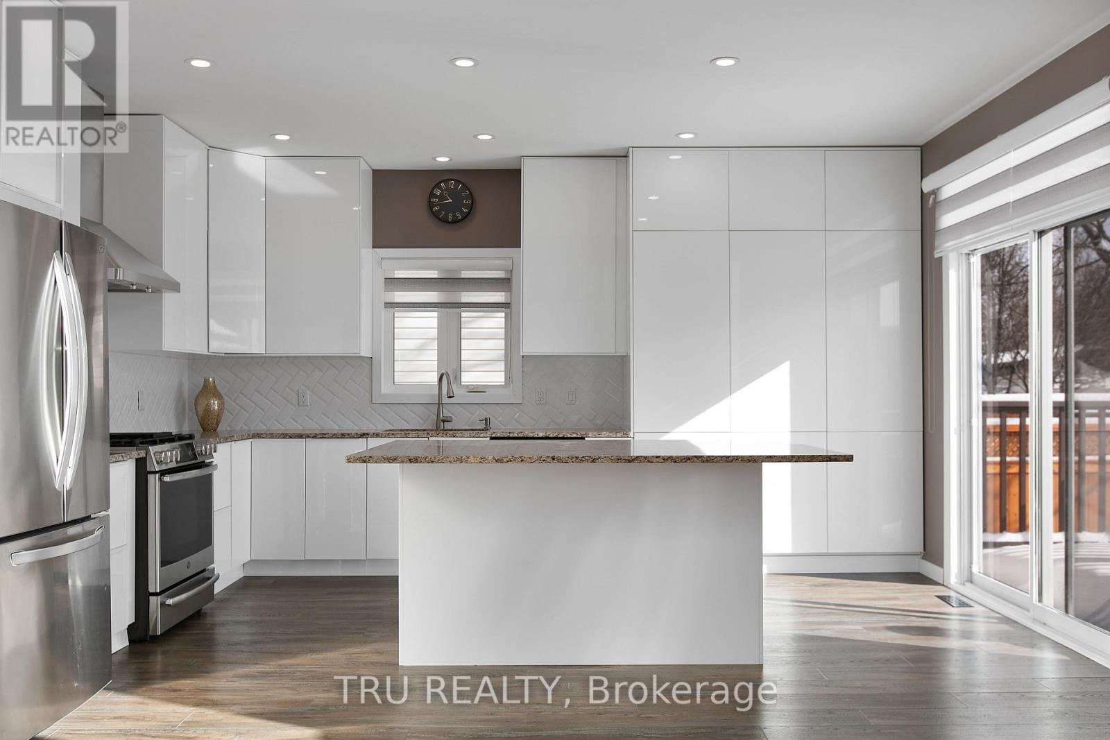 Photo 15 of 28 Borealis Crescent, Ottawa ON